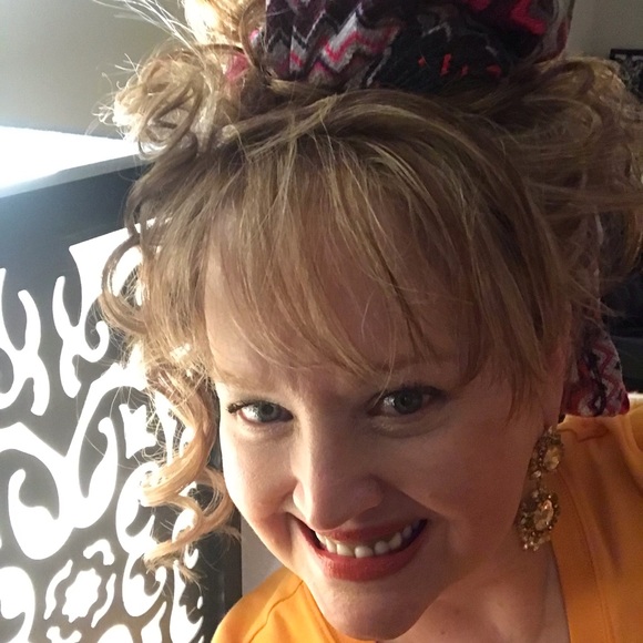 Meet your Posher, Lori - Picture 2 of 2